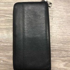 Wallet with zipper